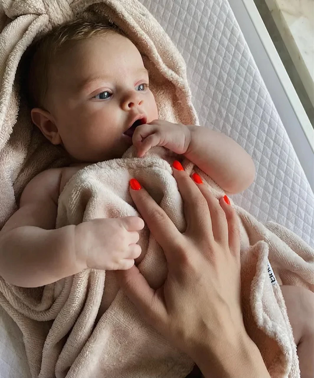 Elodie Details Hooded Towel Powder Pink Bow 4 Elodie Details Hooded Towel Powder Pink Bow - Image 4