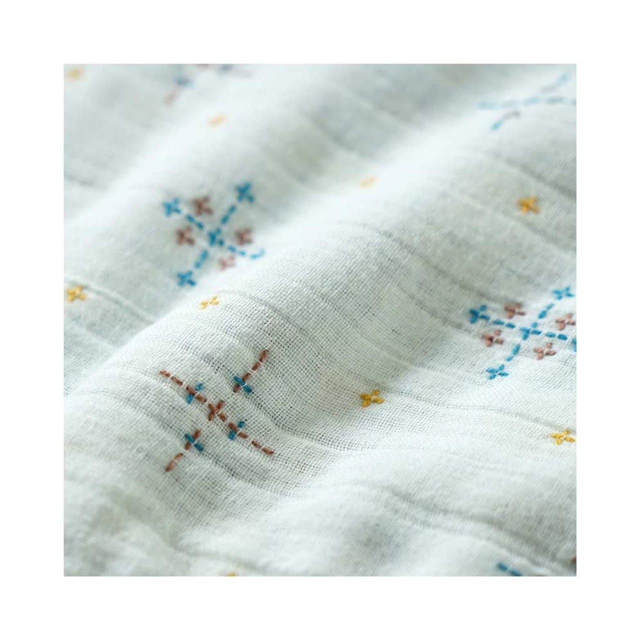 Hoppetta Bobo Six Layer Gauze Blanket Silk 2 Hoppetta Bobo Six Layer Gauze Blanket Silk - Image 2