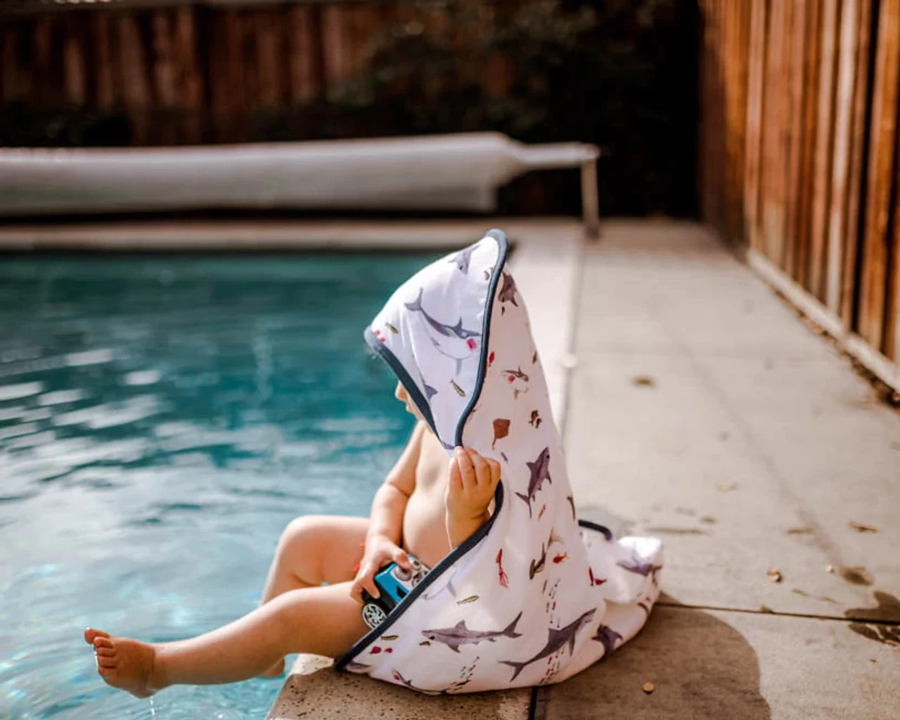 Little Unicorn Cotton Hooded Towel Big Kid Shark 3 Little Unicorn Cotton Hooded Towel Big Kid Shark - Image 3