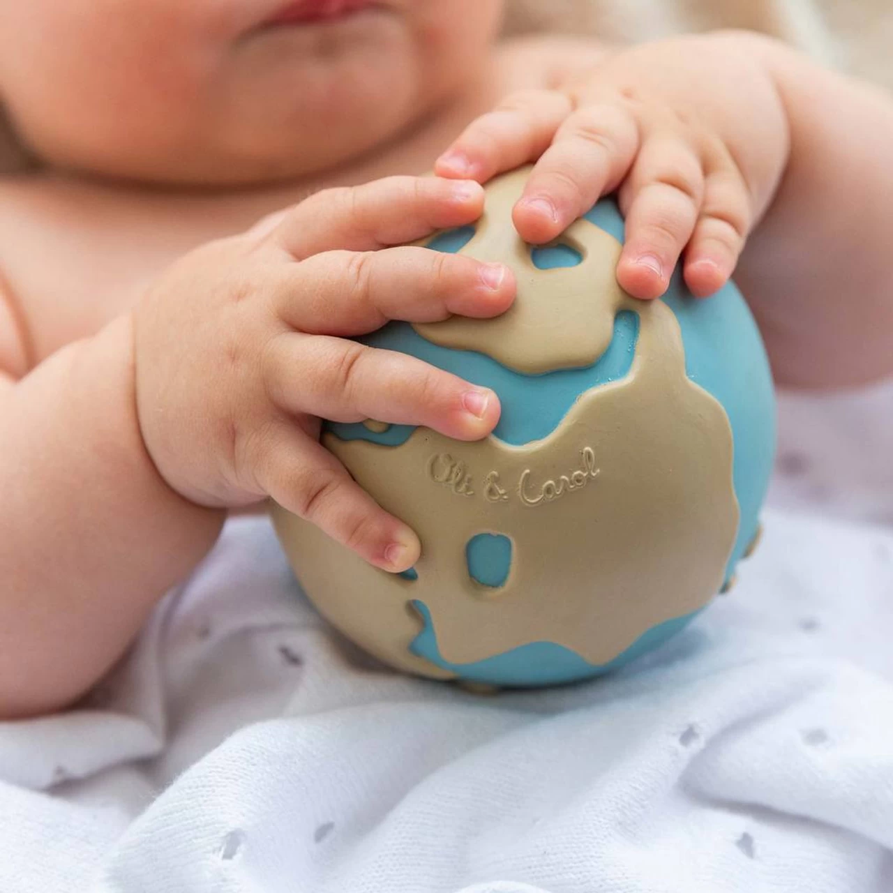 Oli & Carol Teething Toy The World Ball 5 Oli & Carol Teething Toy The World Ball - Image 5